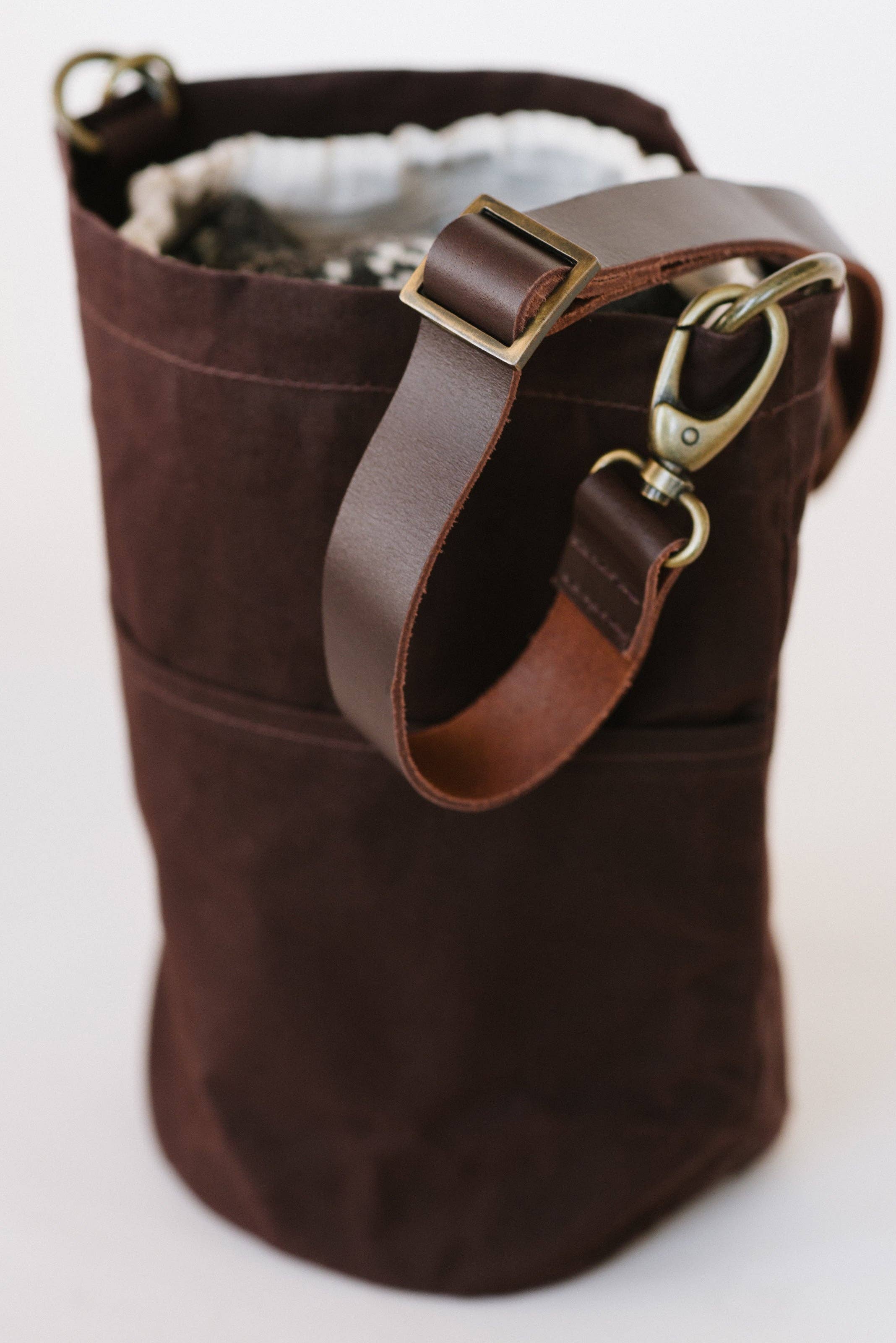 Quince & Co. – wholesale Knitting/Crochet Supplies – waxed canvas bucket bag11