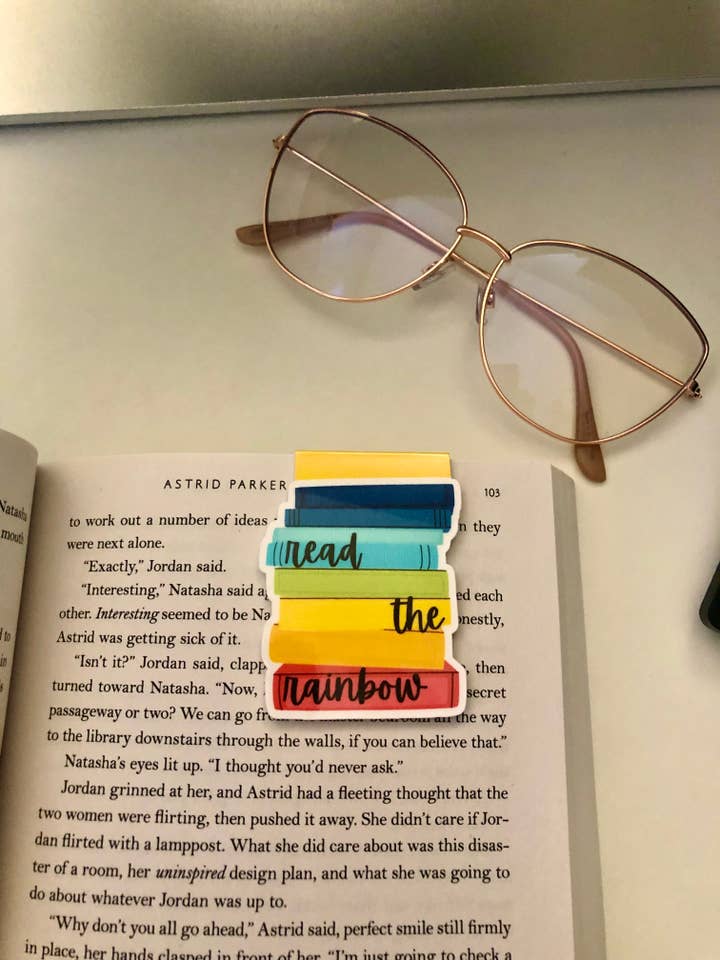 Lee el marcapáginas magnético Rainbow para venta al por mayor de Sweet Heat Studios