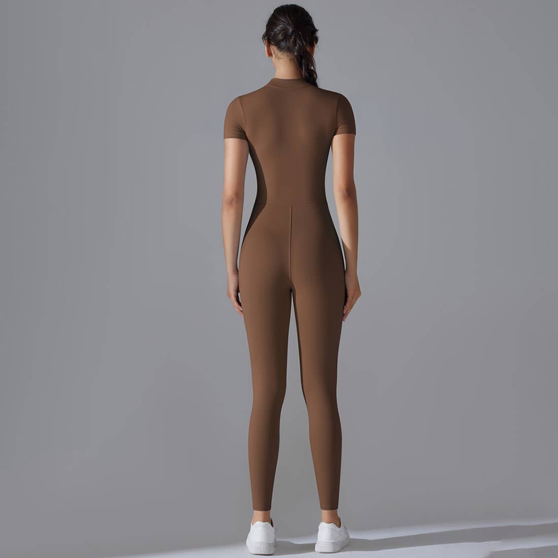 Sodalemon – wholesale Unitard – Dam – Damoverall för träning med korta ärmar och halvdragkedja, andningsbar1