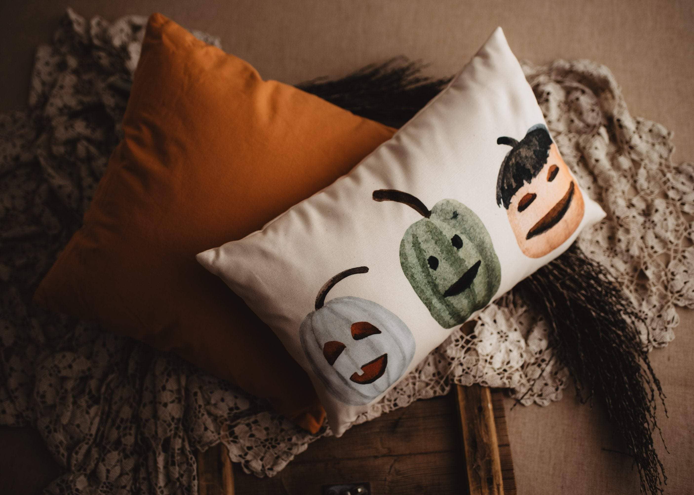 UniikPillows - Vente Housse de coussin - Housse d'oreiller lombaire Primitive Jack o Lantern | Décoration d'Halloween 18x12 | Décor d'automne | Décoration de chambre | Oreillers décoratifs | Cadeau pour elle5