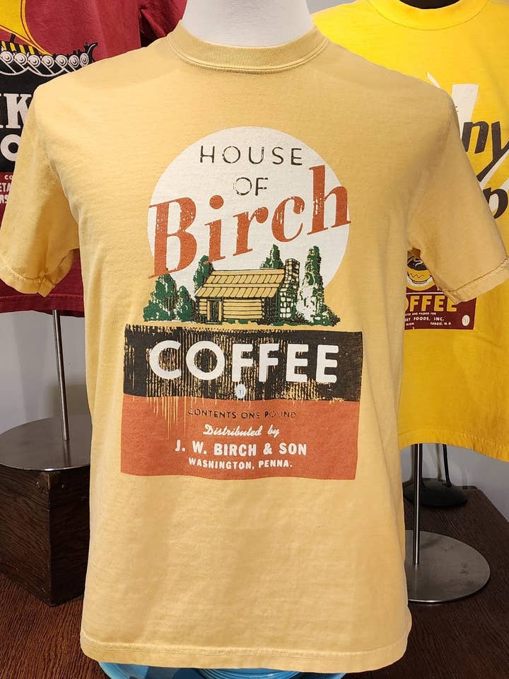 Vintage-Kaffee-Label-T-Shirt; "House of Birch Coffee", Comfort Colors T-Shirt, Senfgelb für den Großhandel von Seed House Prints