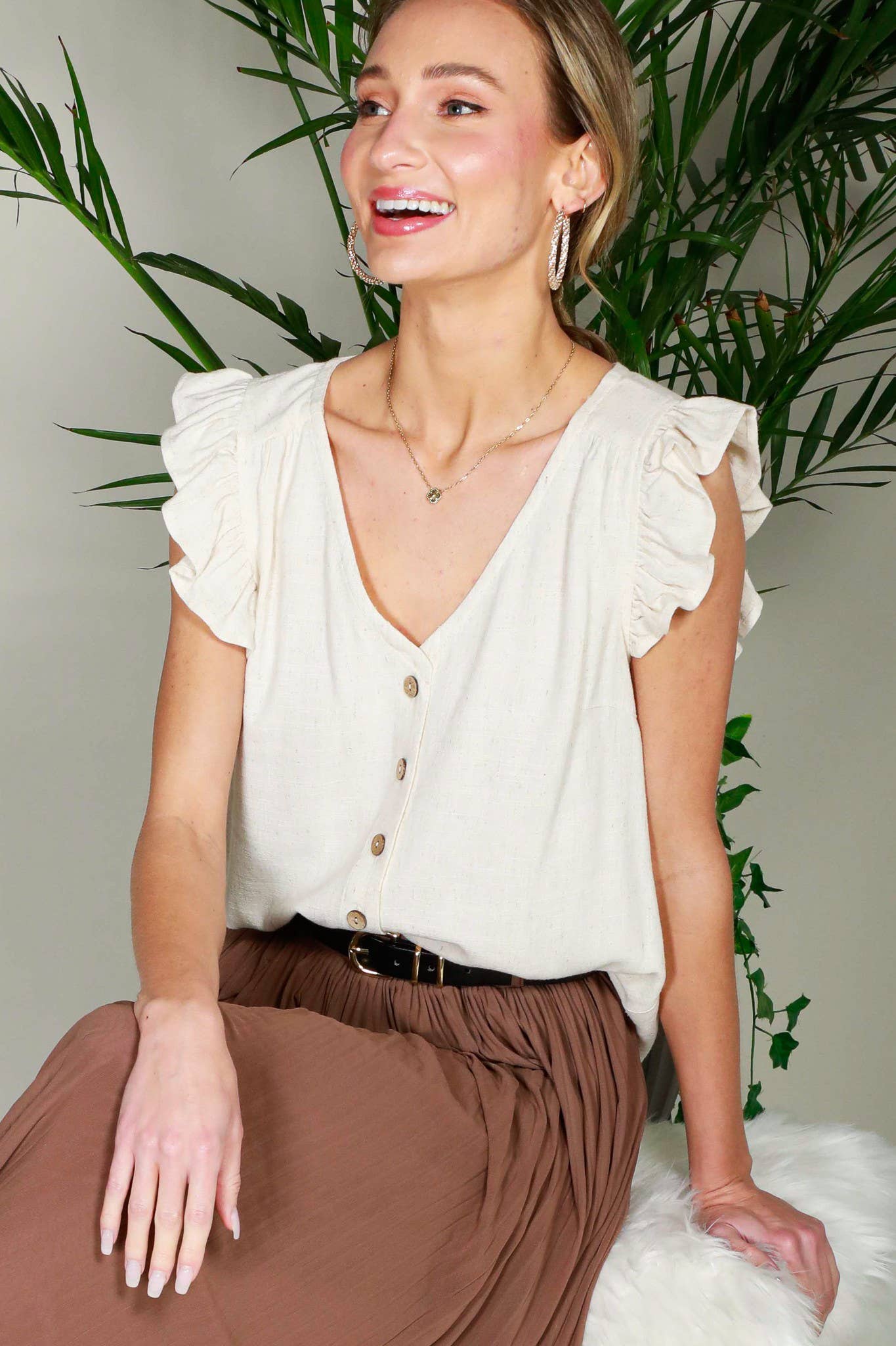 Vine & Love - Wholesale Blouse - Women's - V-Neck Sleeveless Ruffled Cotton Linen Top VT8168826