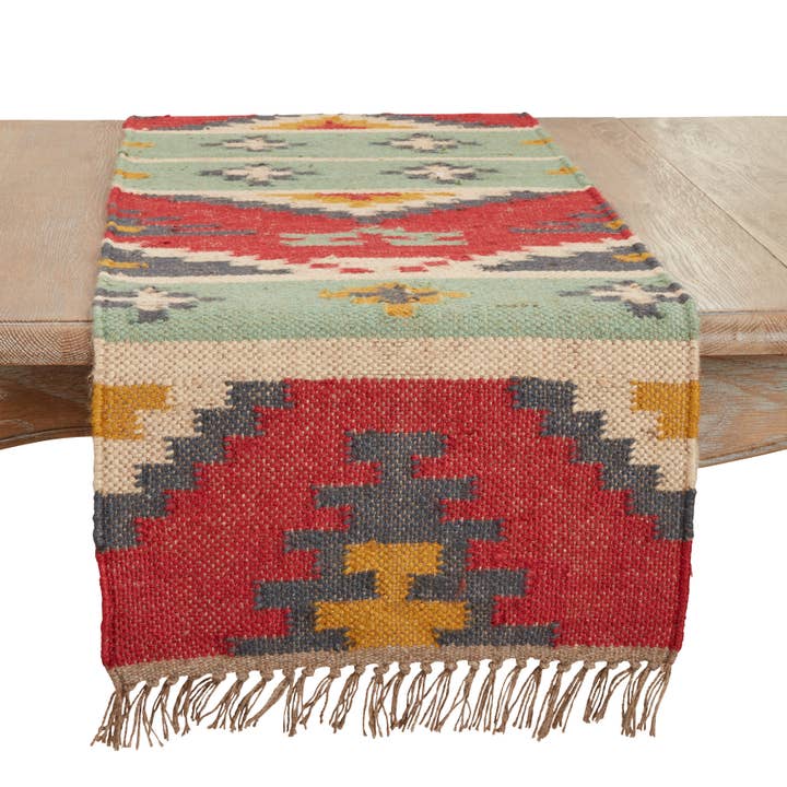 Chemin de table Tribal Tapestry Kilim pour la vente par Saro Lifestyle