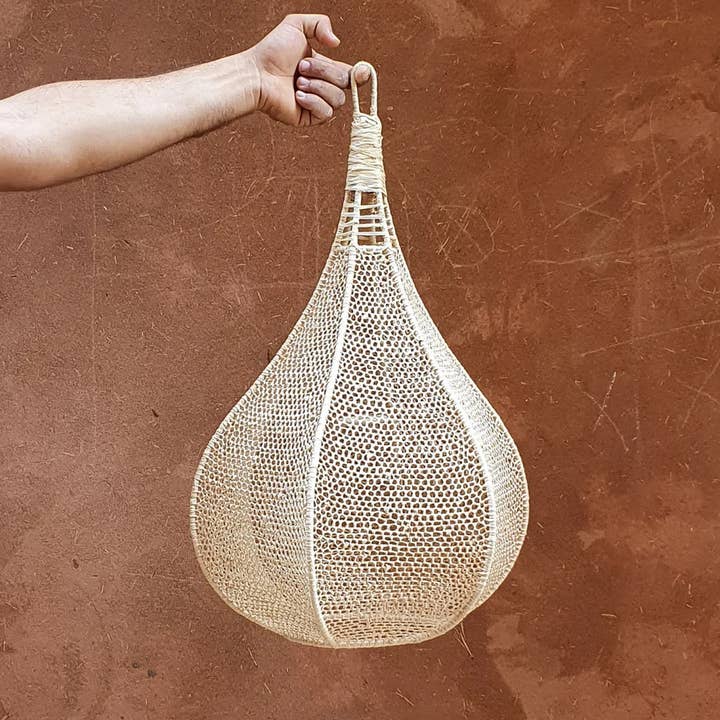 Hängelampe aus Raffia-Spitze für den Großhandel von HandHappiness