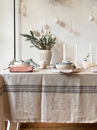 Gewassen linnen tafelkleed voor wholesale door Lina Luxe