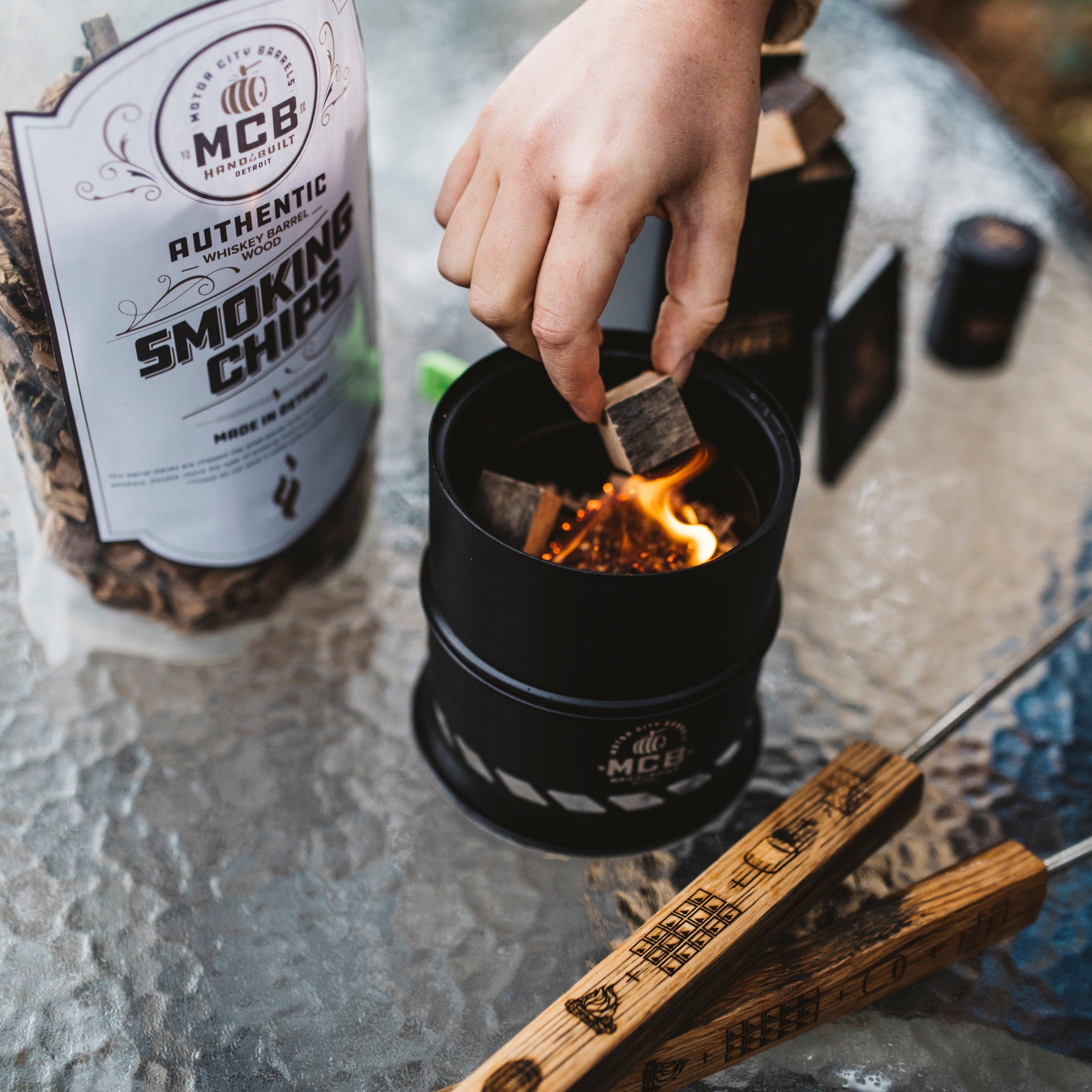 Motor City Barrels – Poço de fogo por atacado – Mini fogueira sem fumaça com cubos de madeira para defumar em barril15