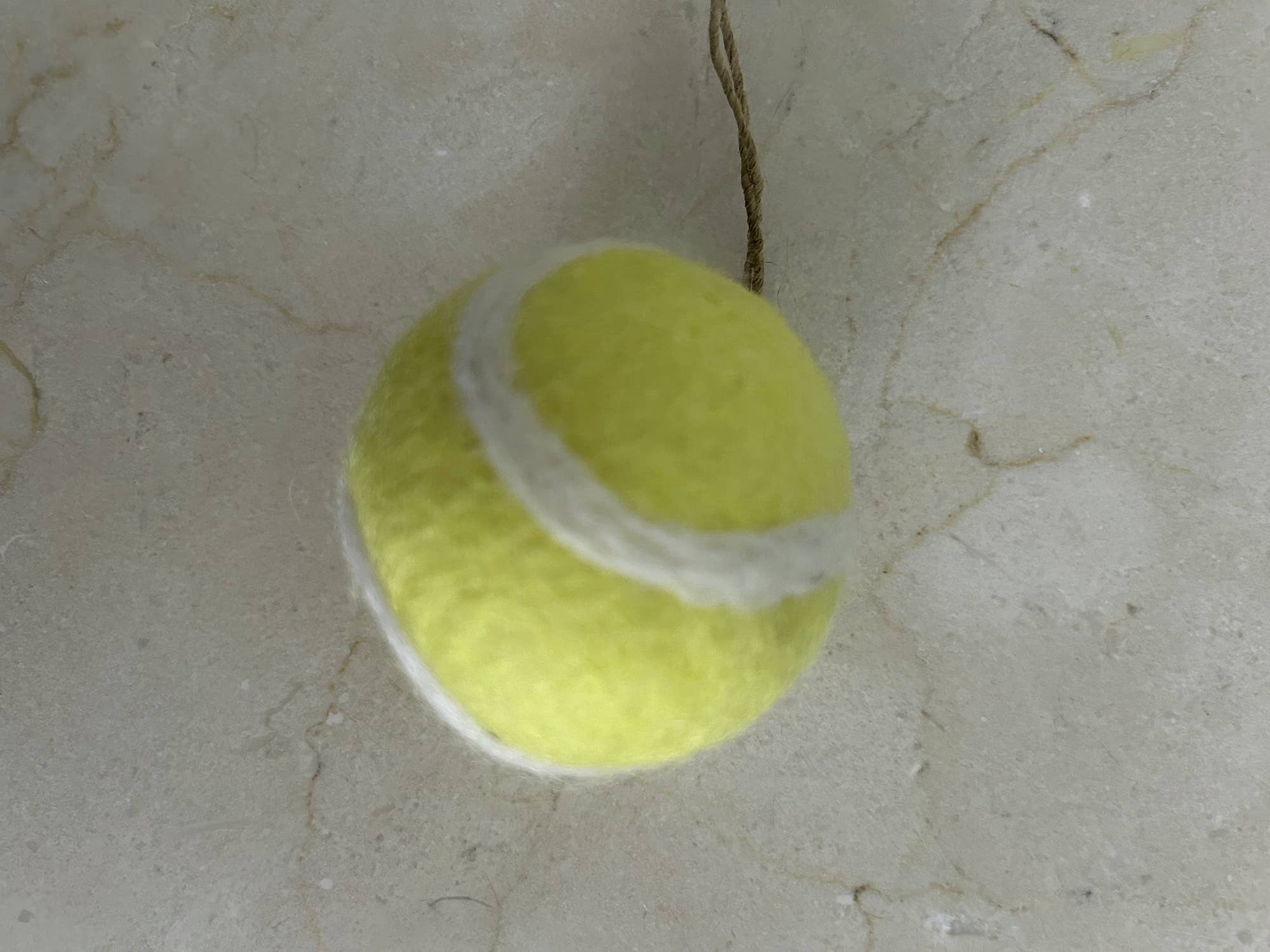 cerruti home – Ornamento por atacado – Ornamento artesanal “Bola de Ténis” de feltro 1