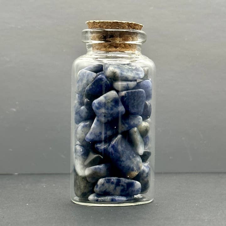 Perspective | Flacon de 30 ml de cristaux de jade bleu à pois blancs pour la vente par Midwest Apothecary