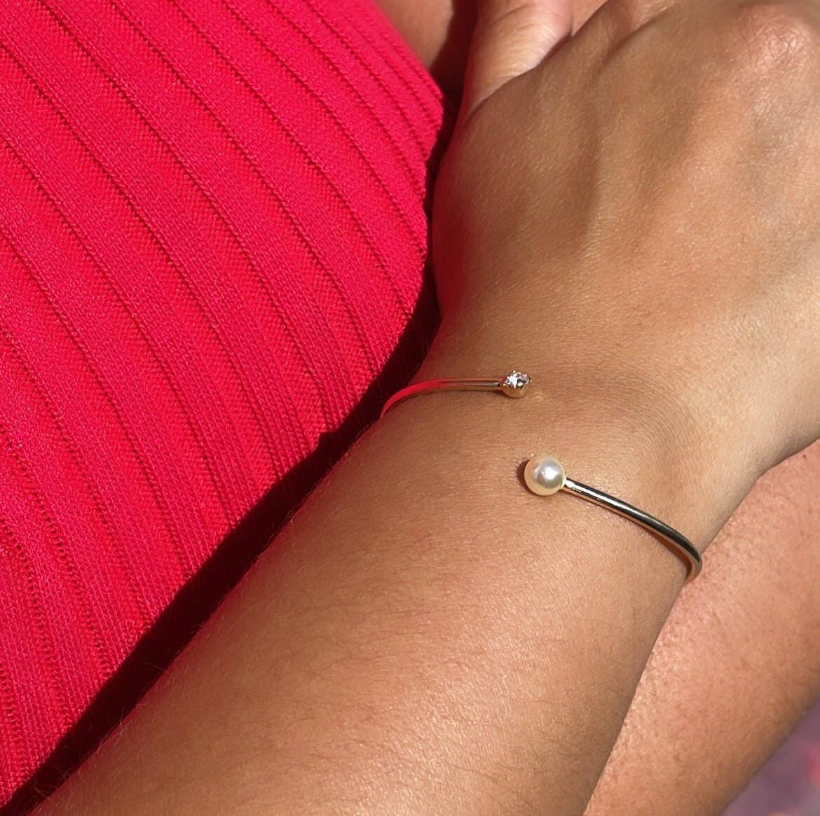 Milie - Vente Bracelet manchette - Bracelet Manchette Fin 18k GF avec Extrémités en Pierre et Perle2
