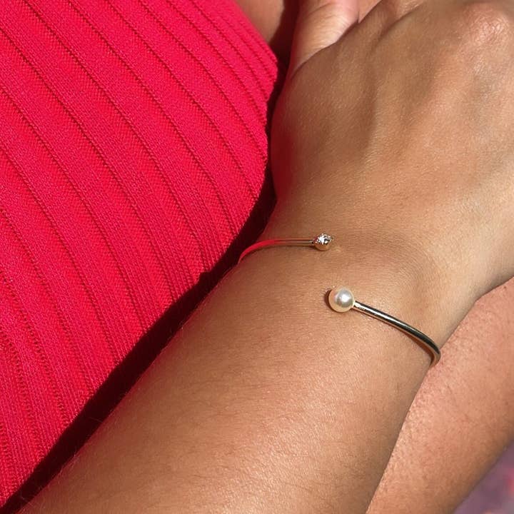 Milie - Vente Bracelet manchette - Bracelet Manchette Fin 18k GF avec Extrémités en Pierre et Perle2