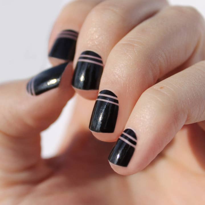 Bandages à ongles Olivia noirs pour la vente par So Gloss