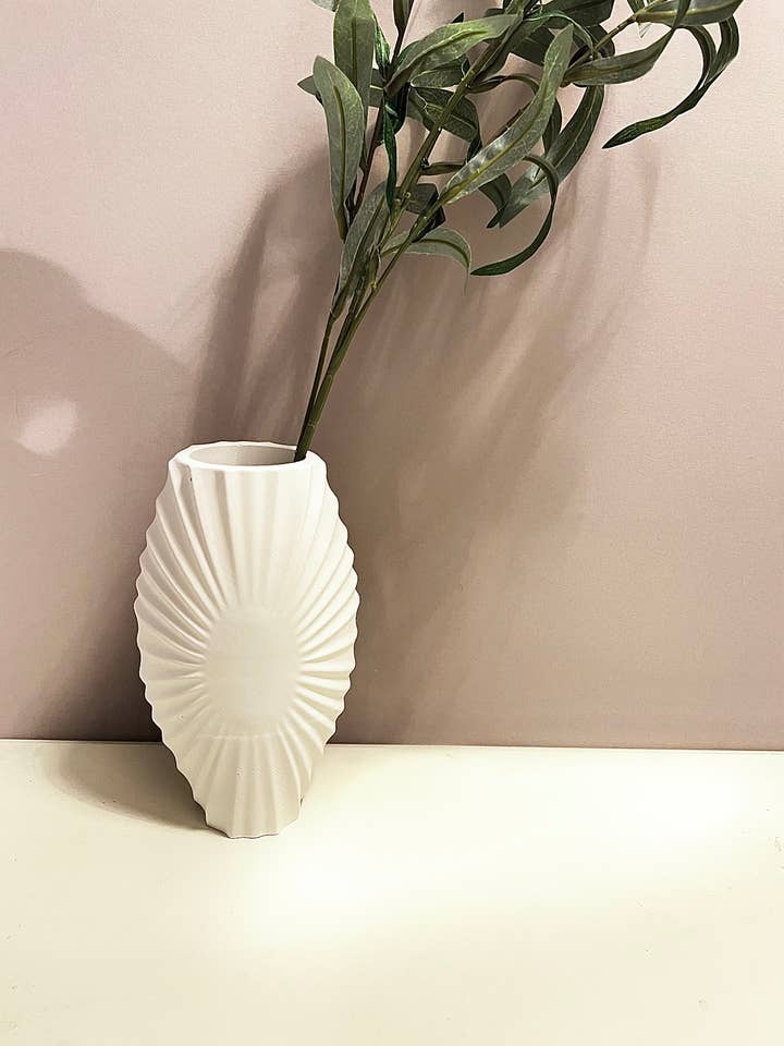 Vase moderne, fleurs séchées ornementales, style scandinave pour la vente par EMB Pretty