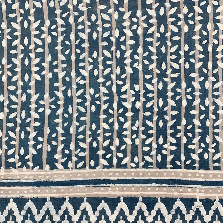 Baumwollschal mit Blockmuster — Marineblaue und Taupefarbene Blattstreifen für den Großhandel von Anju Jewelry