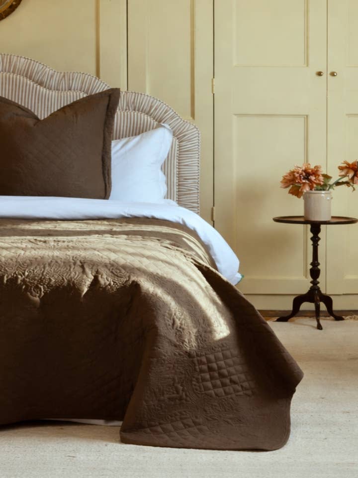 Juego de 3 piezas: colcha acolchada y cojín color oliva para venta al por mayor de Ellenvale Trade