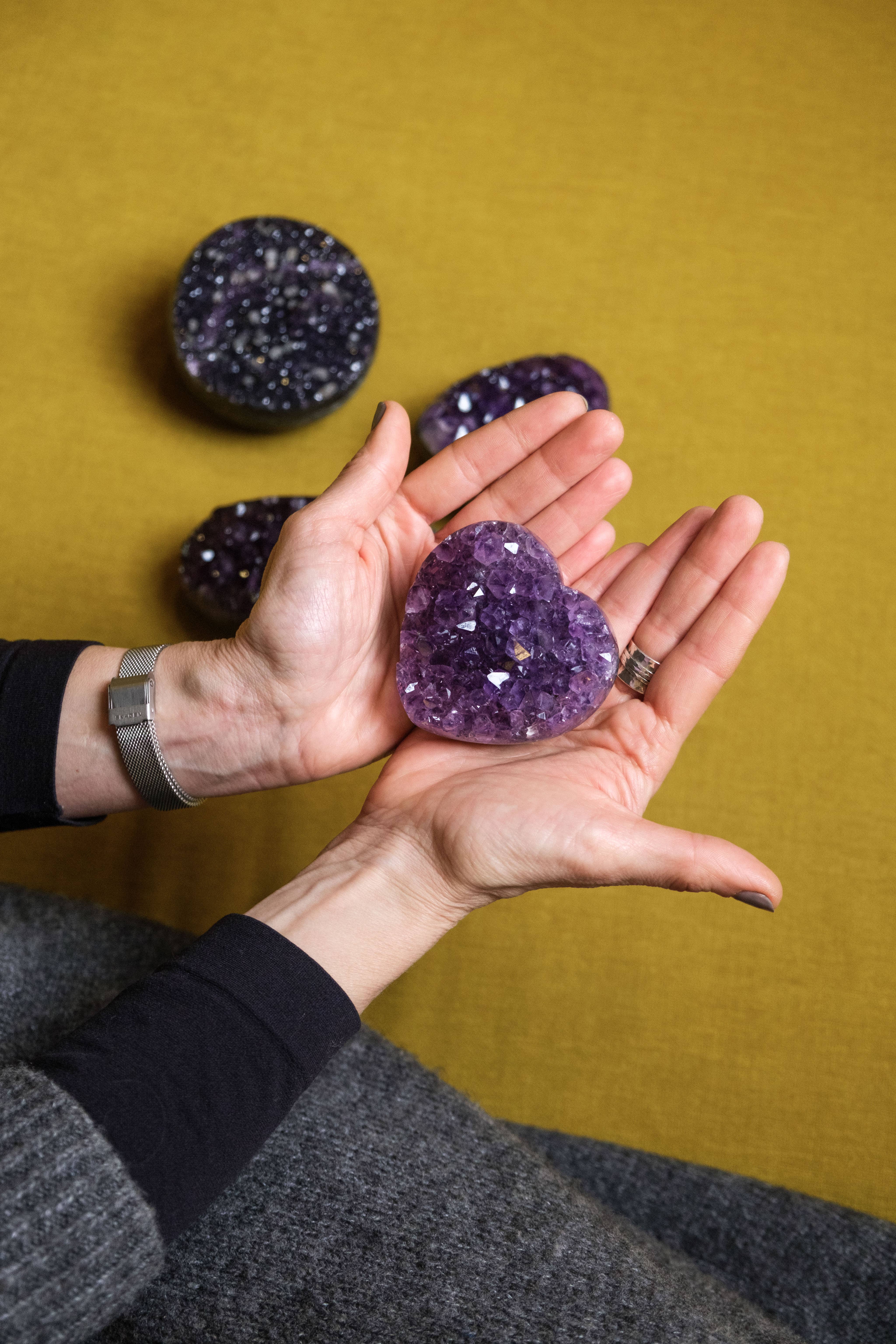 Uruthyst – wholesale Spiritual stone/crystal – HEART AMETHYST POCKET2