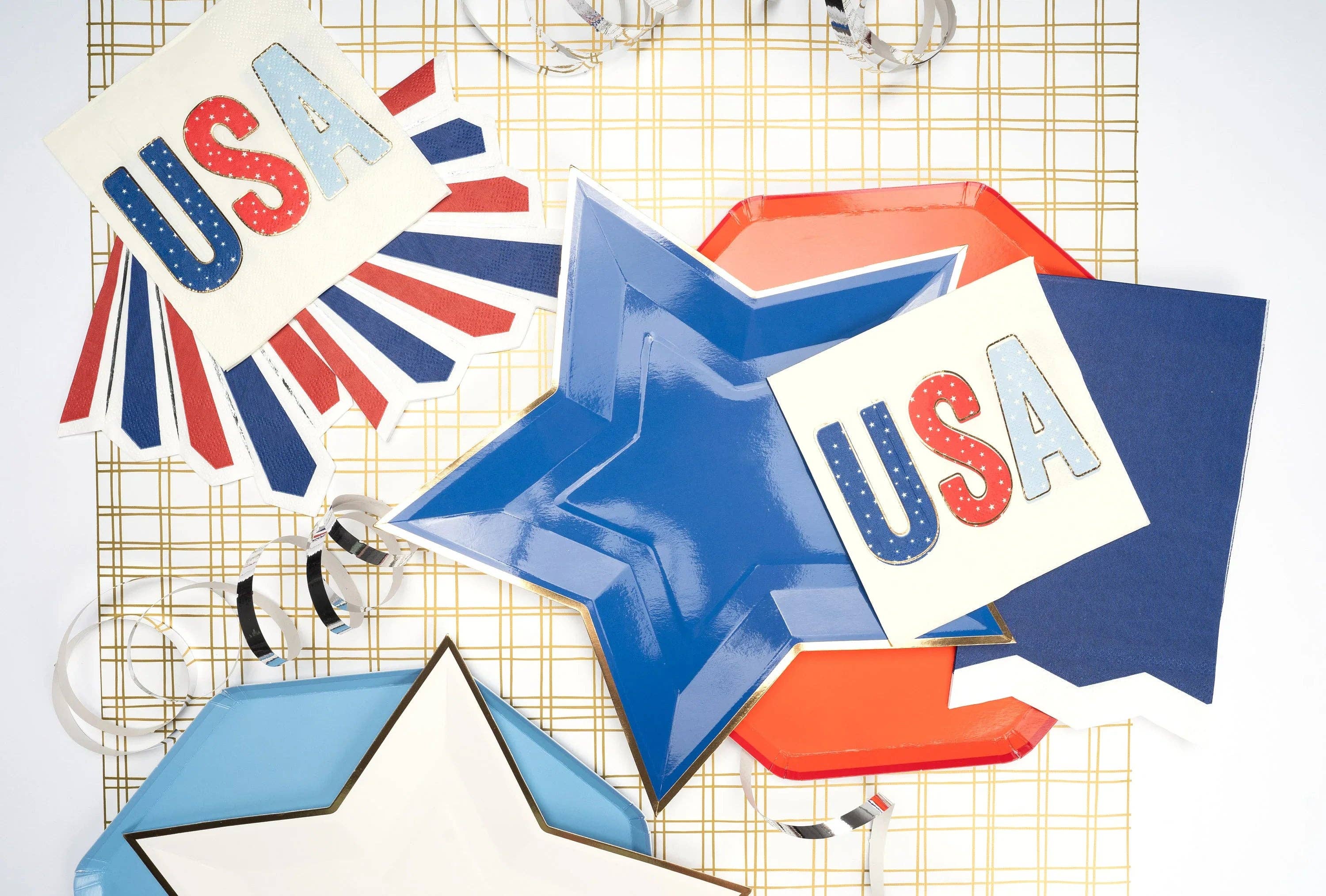 Gatherings by Curated Paperie – wholesale Engångsduk – Gold Plaid Paper Bordslöpare3