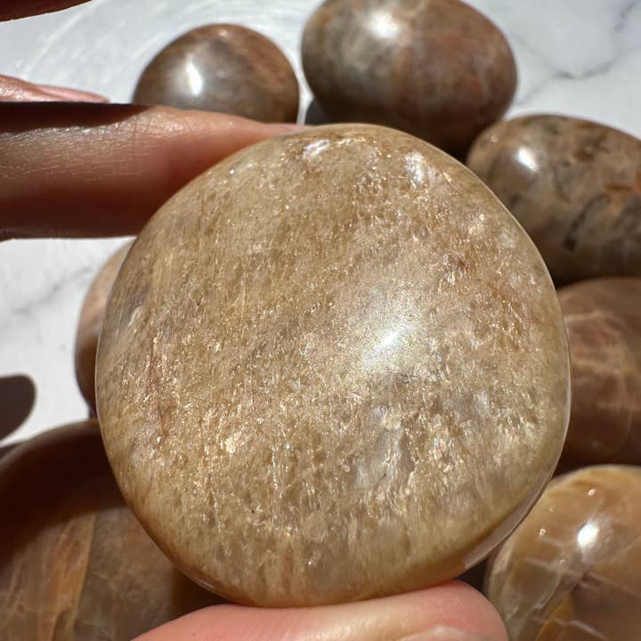 Moon Rituals - Wholesale Spiritual stone/crystal - Orange Moonstone Palm Stone 4-5cm (Worry Stone) – Natural Peach Moonstone for Creativity, Intuition, Calming Energy & Christmas Crystal Gift9