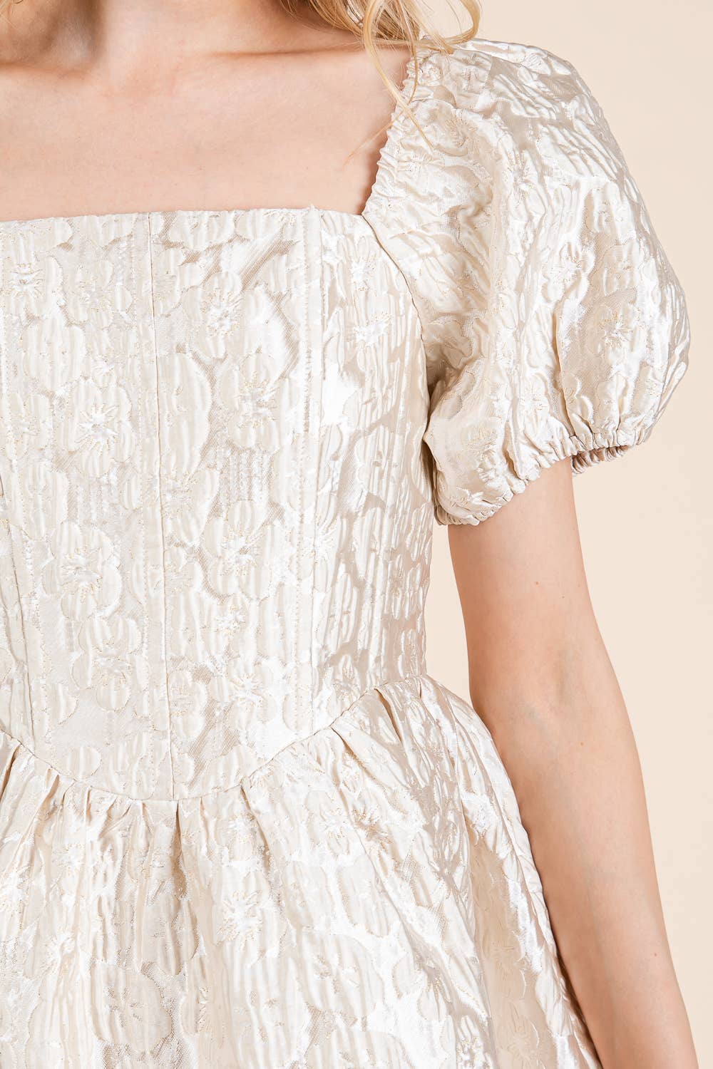 GeeGee x Lovelo – Großhandel Kleid – Damen – Jacquard-Minikleid mit Blumenmuster, MD515033