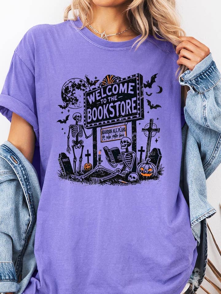 Boekwinkel Halloween Grafisch Kledingstuk Geverfd T-shirt voor wholesale door COLORBEAR