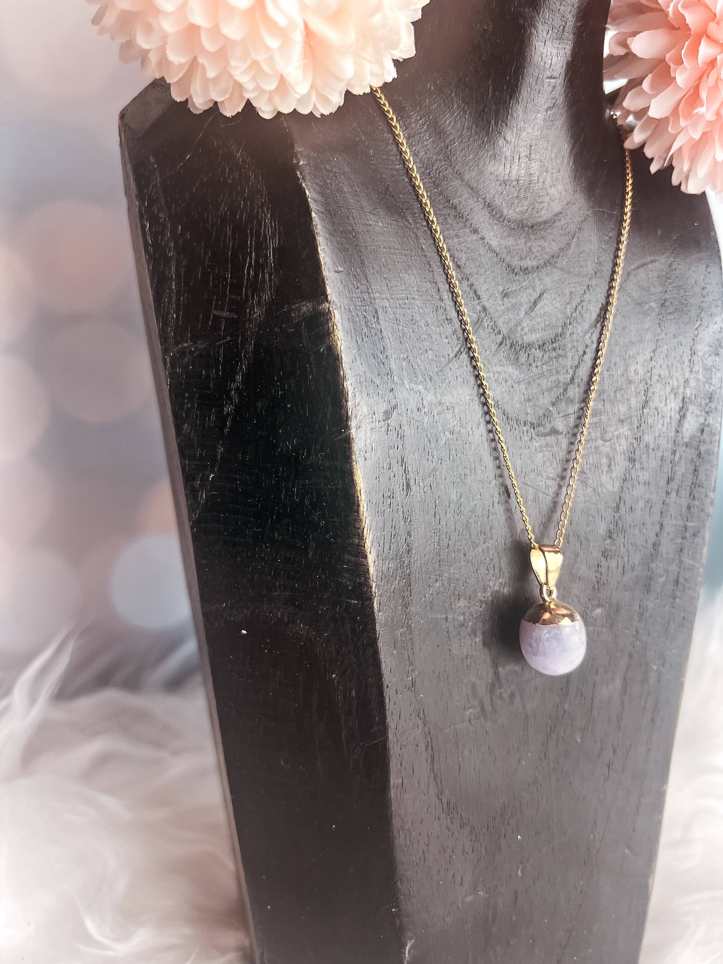 Grain de Fantaisies - Vente Colliers à pendentif - Collier NAYA - Éclat Minéral & Chaine Dorée3