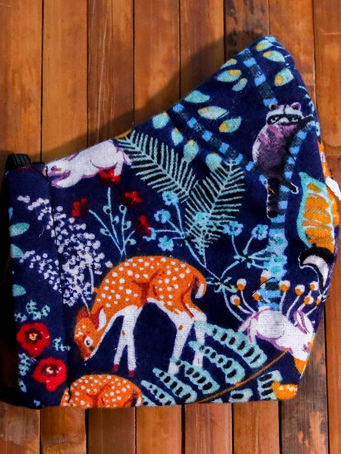 Masque pour le visage des animaux des bois | Cottagecore Goblincore Flannel pour la vente par Ragavon