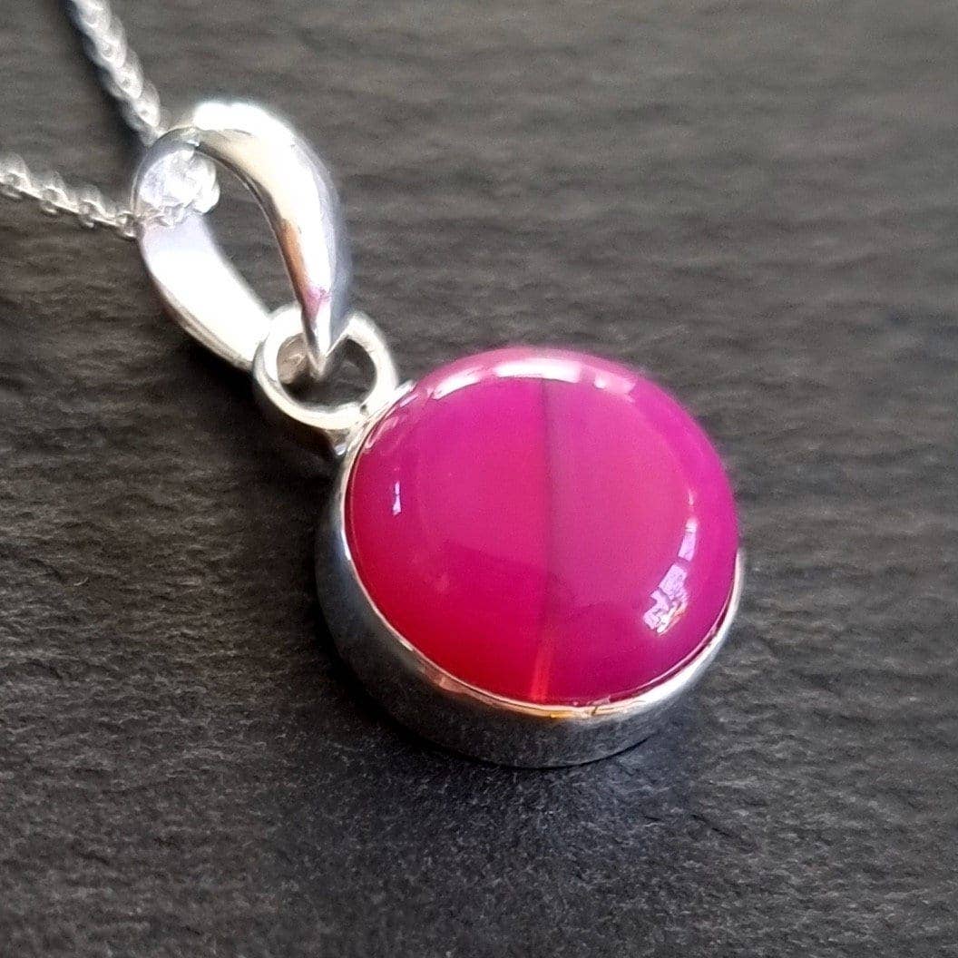 Mistry Gems – wholesale Pendant/charm necklace – Small Round HOT Pink Agate Pendant | Sterling Silver, PAGP246