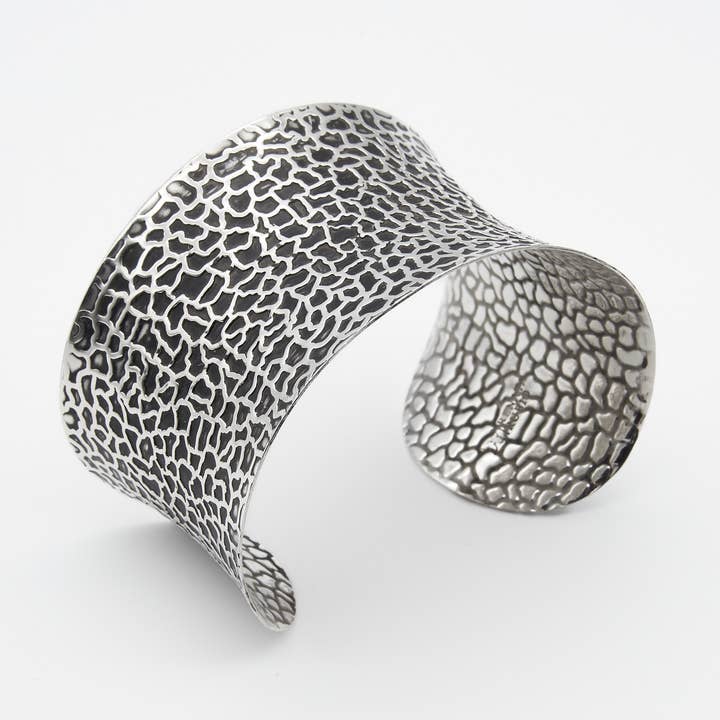 Brazalete de Plata de Ley con Textura de Sabana para venta al por mayor de Renata Rubio 92.5