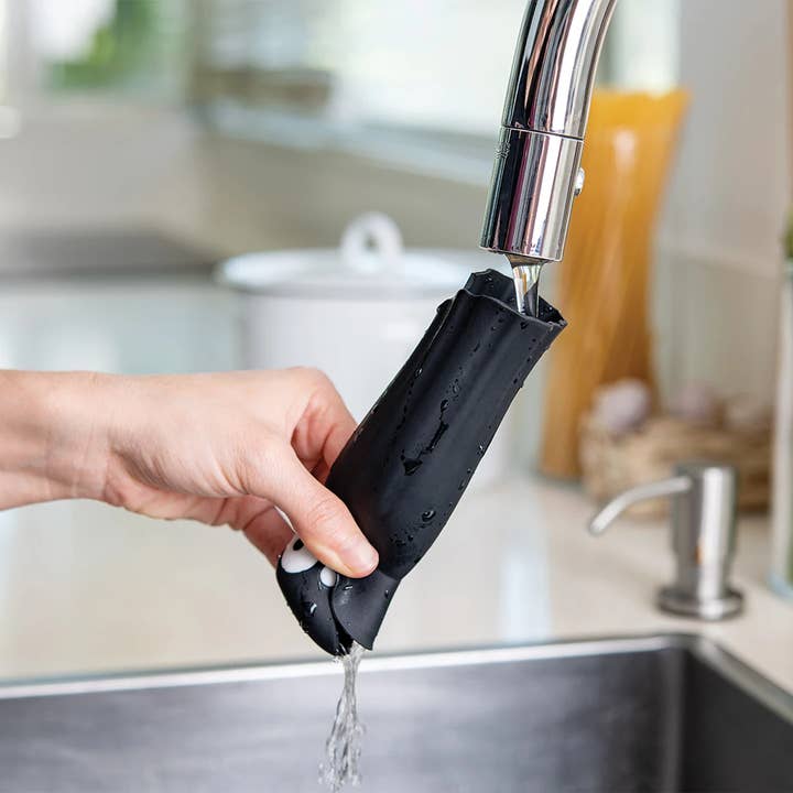 OTOTO - Wholesale Peeler - Drac N' Roll Vampire Garlic Clove Peeler - Halloween Gifts2