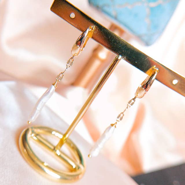 Pompon La Tulipe – Großhandel Ohrhänger – Zucchini-Ohrringe mit barocken Perlen2