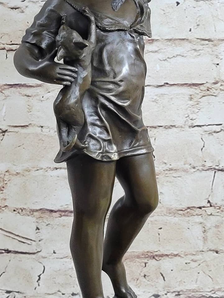 Escultura de Bronce de Niña Joven Sosteniendo un Gatito - Reproducción de Arte Vintage para venta al por mayor de Bronzhaus