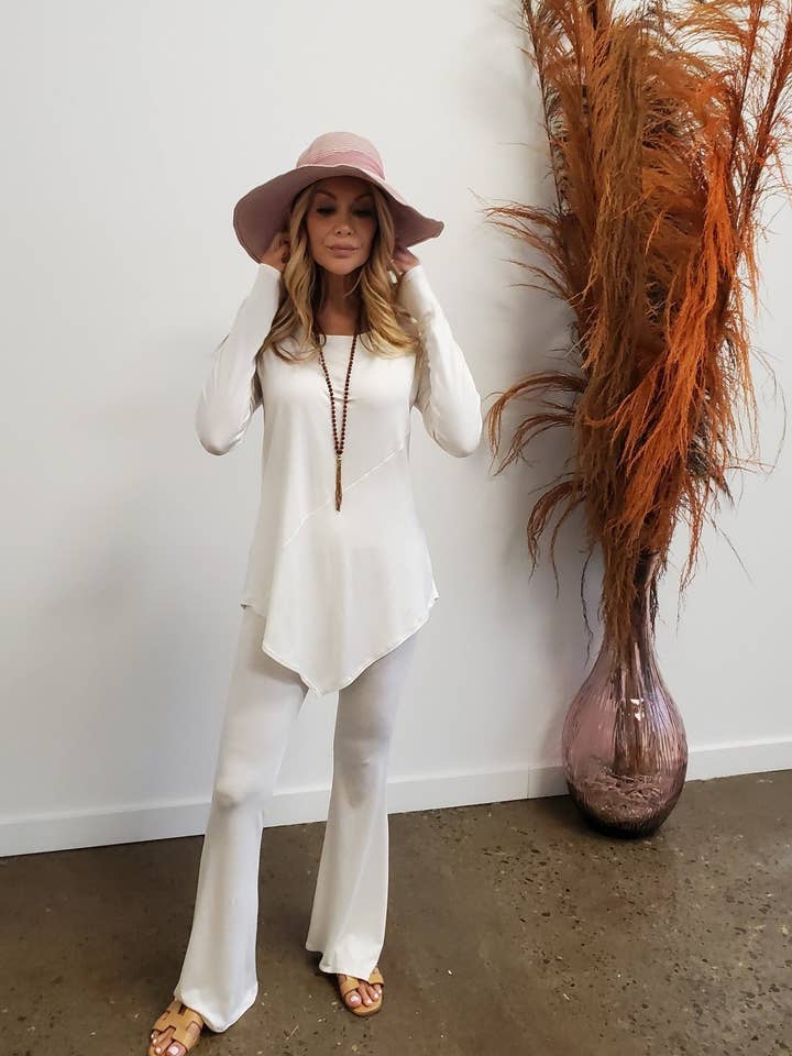 Costume lounge asymétrique à encolure dégagée pour la vente par Baz Apparel