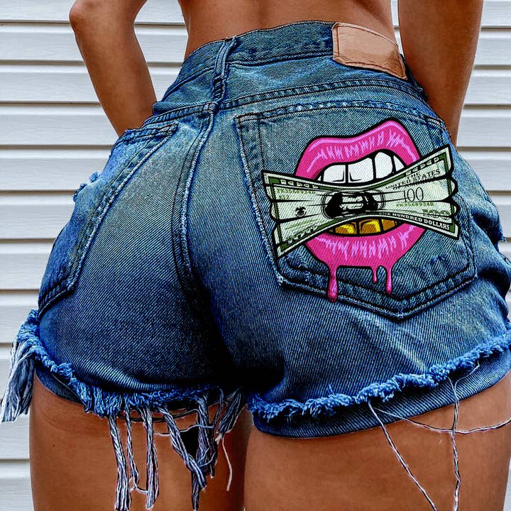 Tourtiwi - Vendita all'ingrosso Pantaloncini - Donna - Shorts di jeans strappati con stampa "Cash in the Mouth"