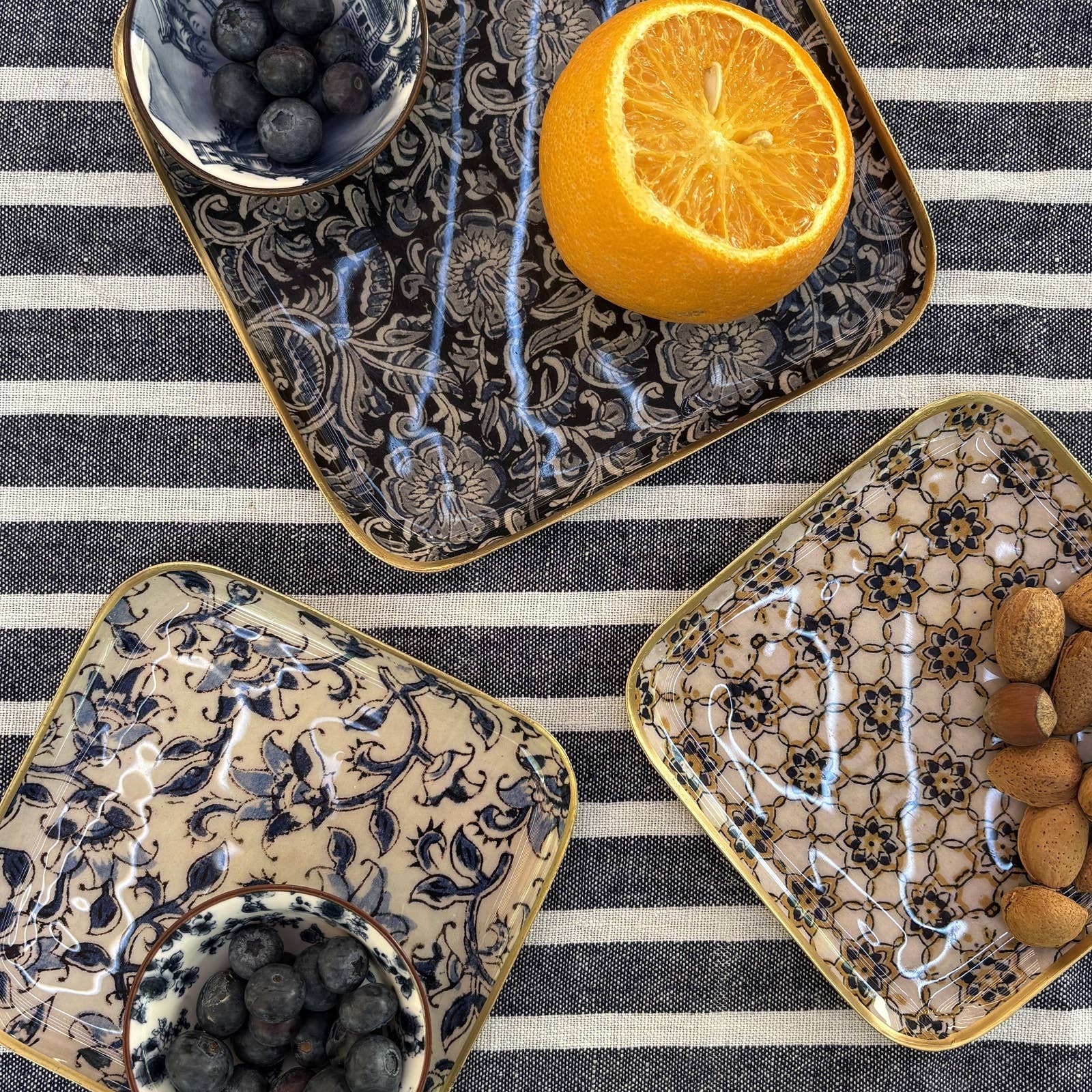 Maison Lilo - Wholesale Decorative Tray - Blue Zellige enamel metal tray 16x16, golden border2