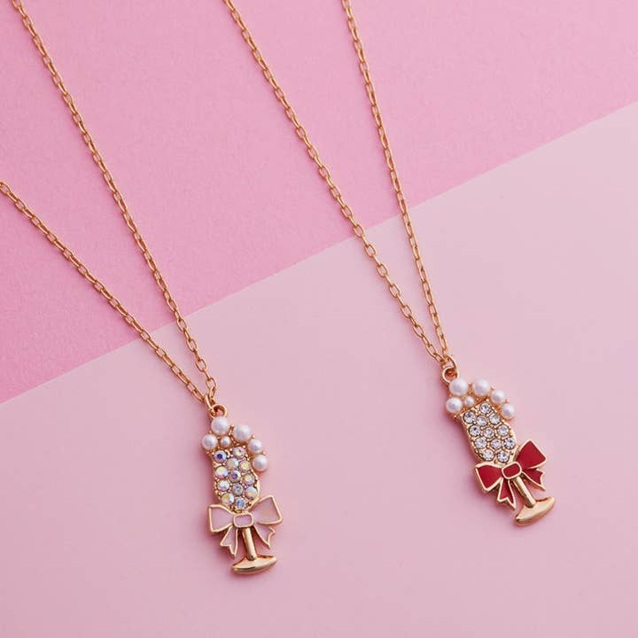 Designature New York - Vente Colliers à pendentif - Collier court en émail avec verre à vin de la Saint-Valentin2