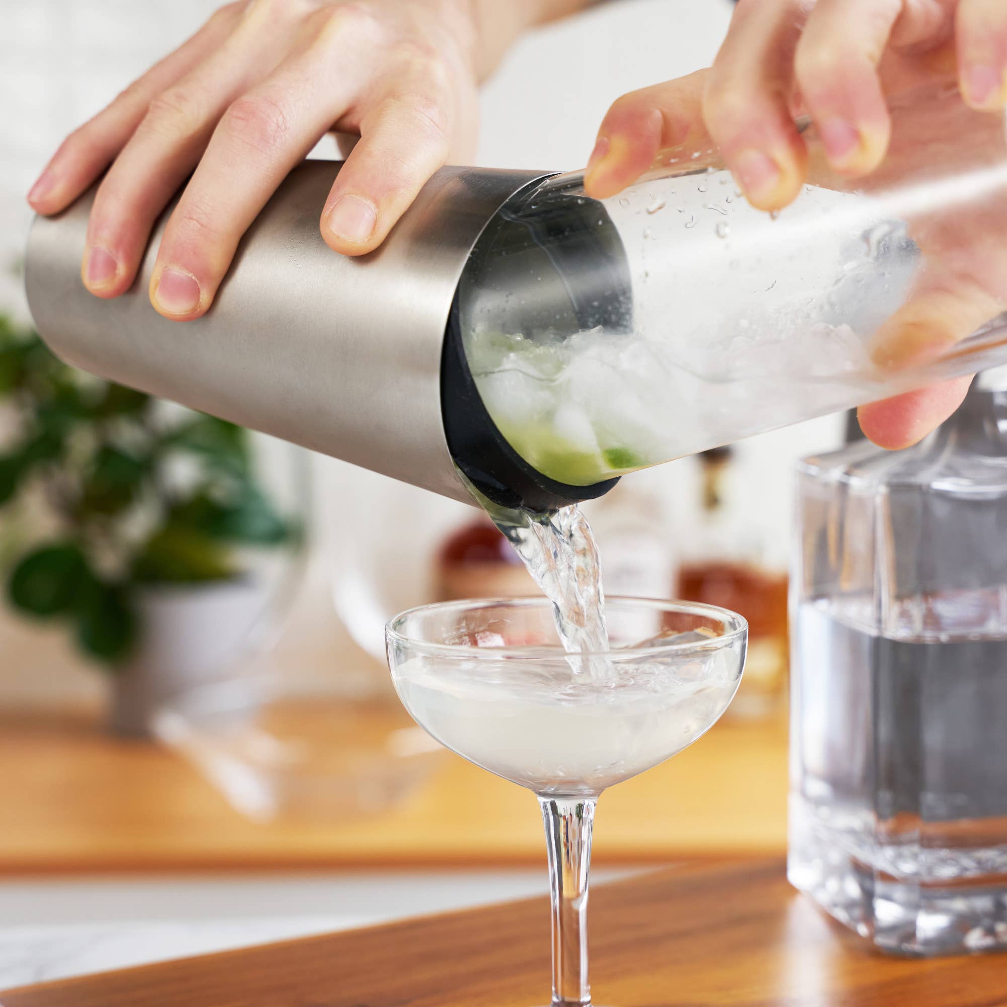 TRUE - Wholesale Cocktail Shaker - Barkeep Boston Shaker w Stainless Steel Tin and Mixing Glass2