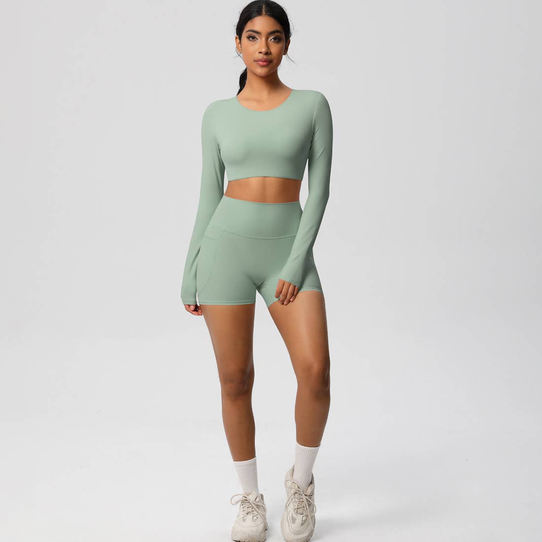 Sodalemon – Engroshandel Activewear-sæt – til kvinder – Kvinder Højtaljet Yogasæt: Langærmet Top + Shorts med Lommer18