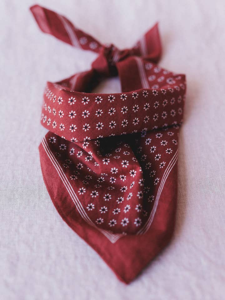 Foulard Bandana Rylee Flower Field - Rouille pour la vente par Three Bird Nest