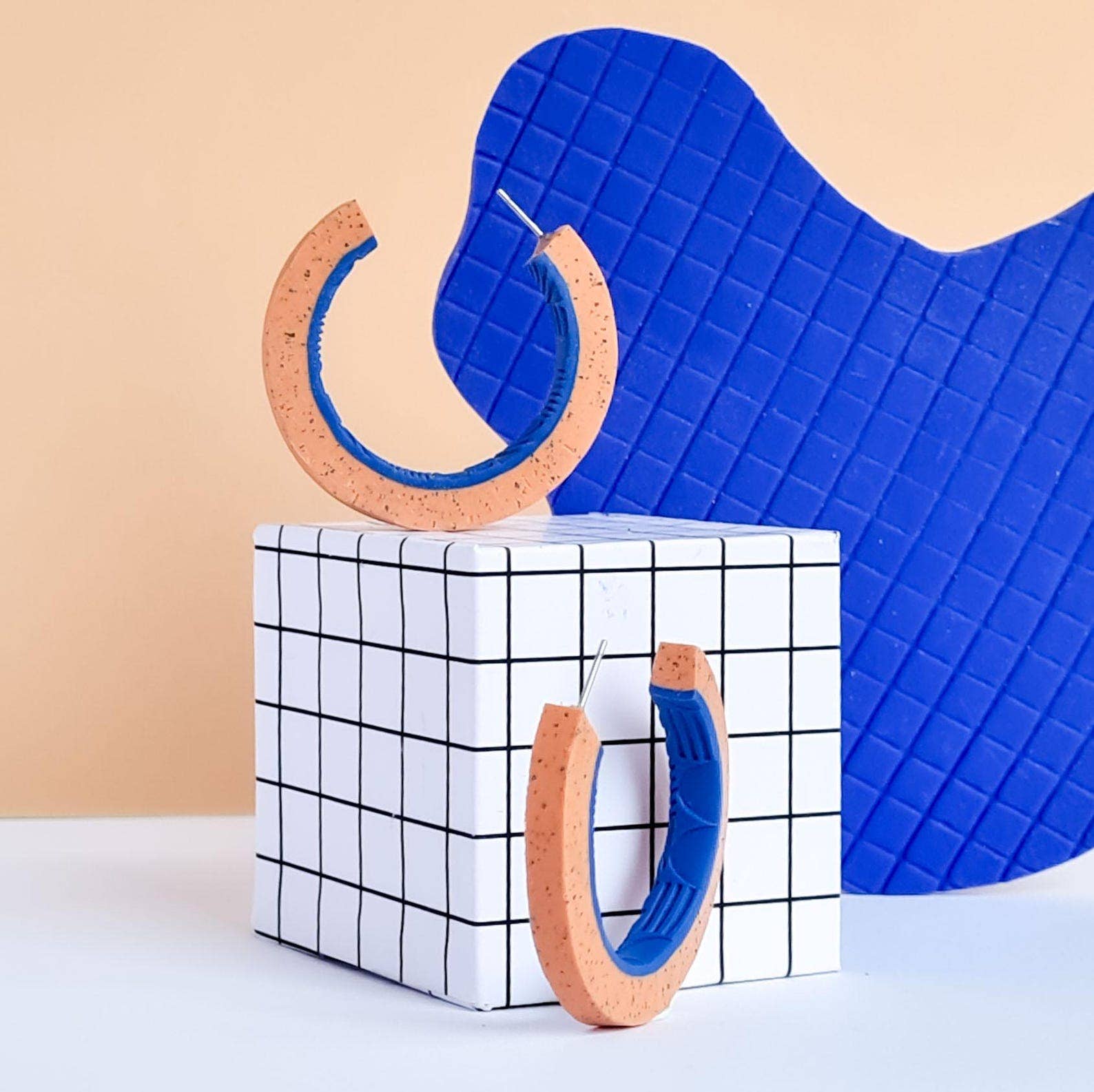 Mono - Wholesale Hoop Earrings - 3 colors - Memphis Style Polymer Clay bicolor hoop Earrings, 80s color block Dangle Earrings4