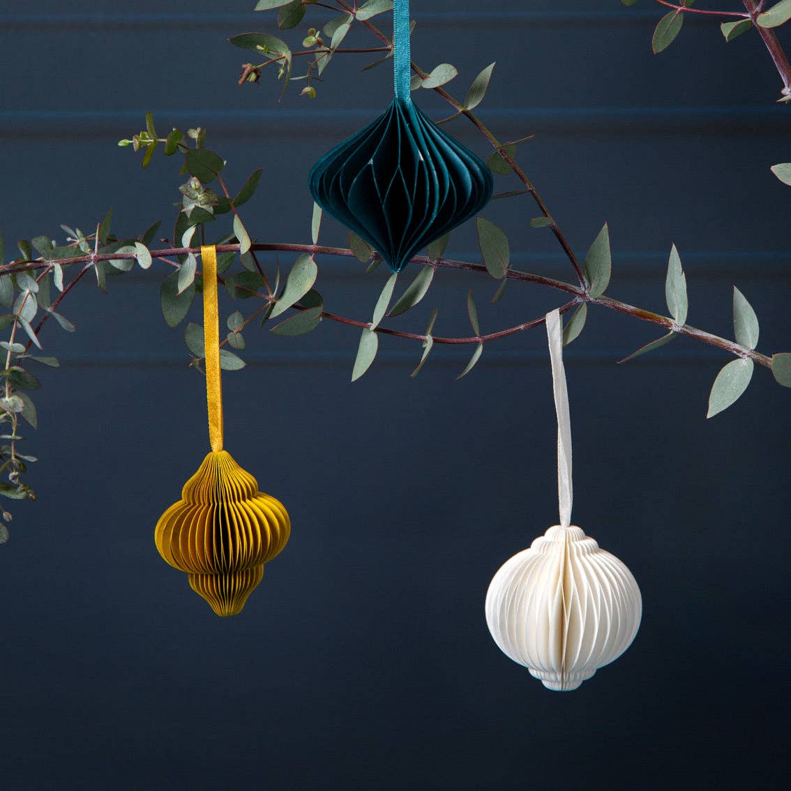 Talking Tables EU - Wholesale Ornament Set - Honeycomb Christmas Baubles Decorations | 3 Pack |4