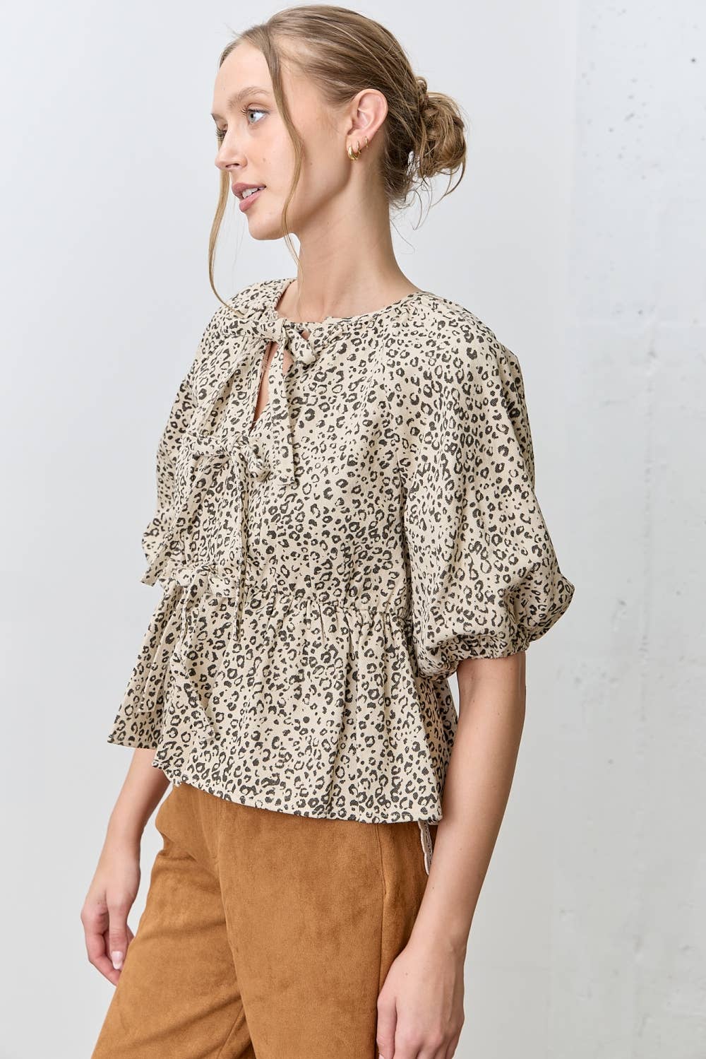 Polagram by Wellmade USA – wholesale Blouse – Women’s – LEOPARD PRINT TOP WITH TIE1