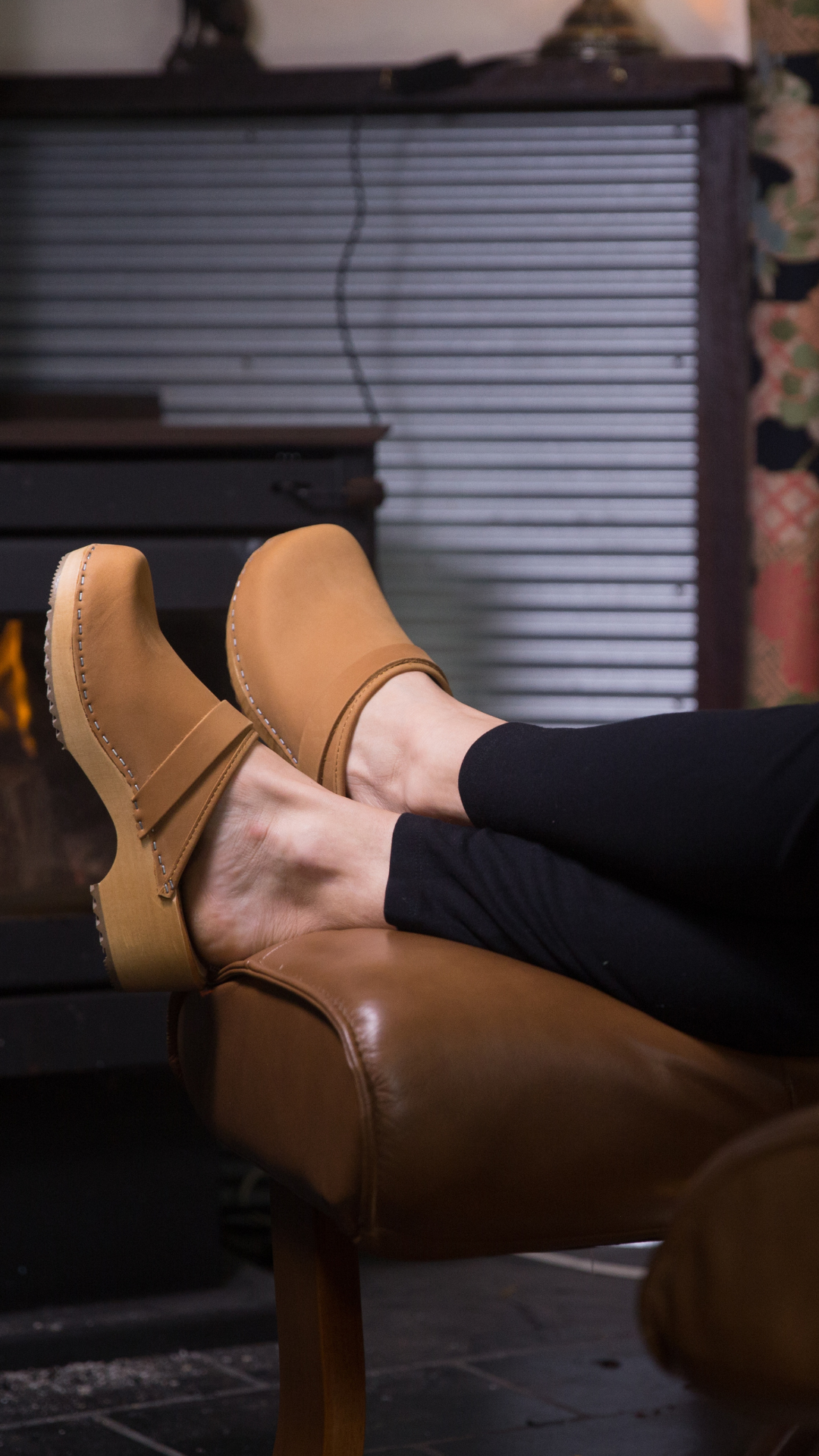 Love of Clogs - Vendita all'ingrosso Zoccoli - Donna - Zoccoli Greta in Nubuck Marrone Tan | Zoccoli svedesi1