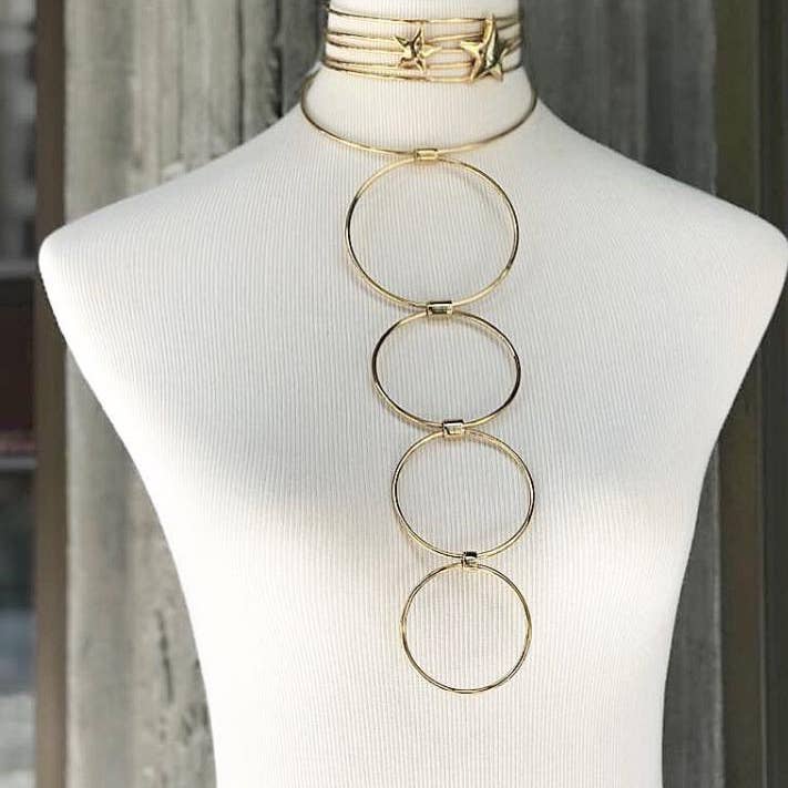 Viviane Guenoun – Engroshandel Led/kæde halskæde – Flere ringe forgyldt messing halskæde2