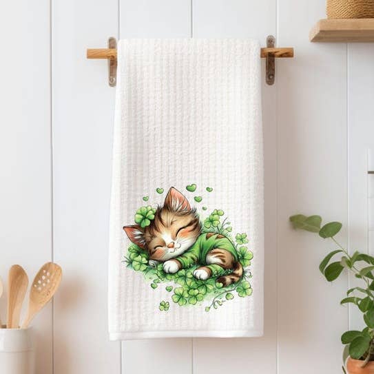 Asciugamano da cucina per il giorno di San Patrizio | Asciugamano a nido d'ape con gattino fortunato trifoglio | Decorazione rustica irlandese | Regalo per amanti dei gatti con trifoglio verde per la vendita all'ingrosso da parte di Uniquely Designed By Rebecca