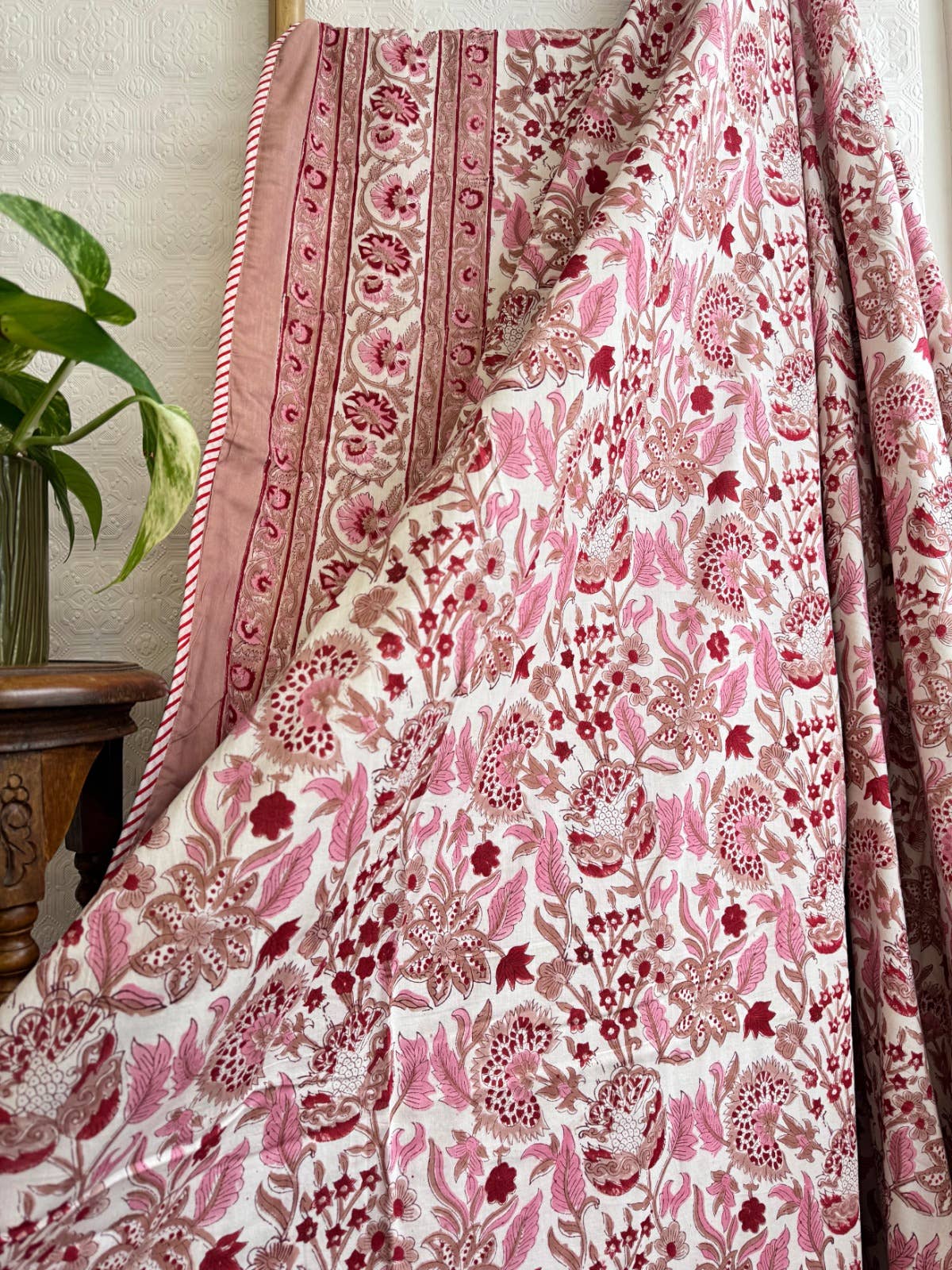 Essential Designs London – wholesale Throw blanket – Pure Soft Cotton Indian Floral Dohar Pink White Red 1