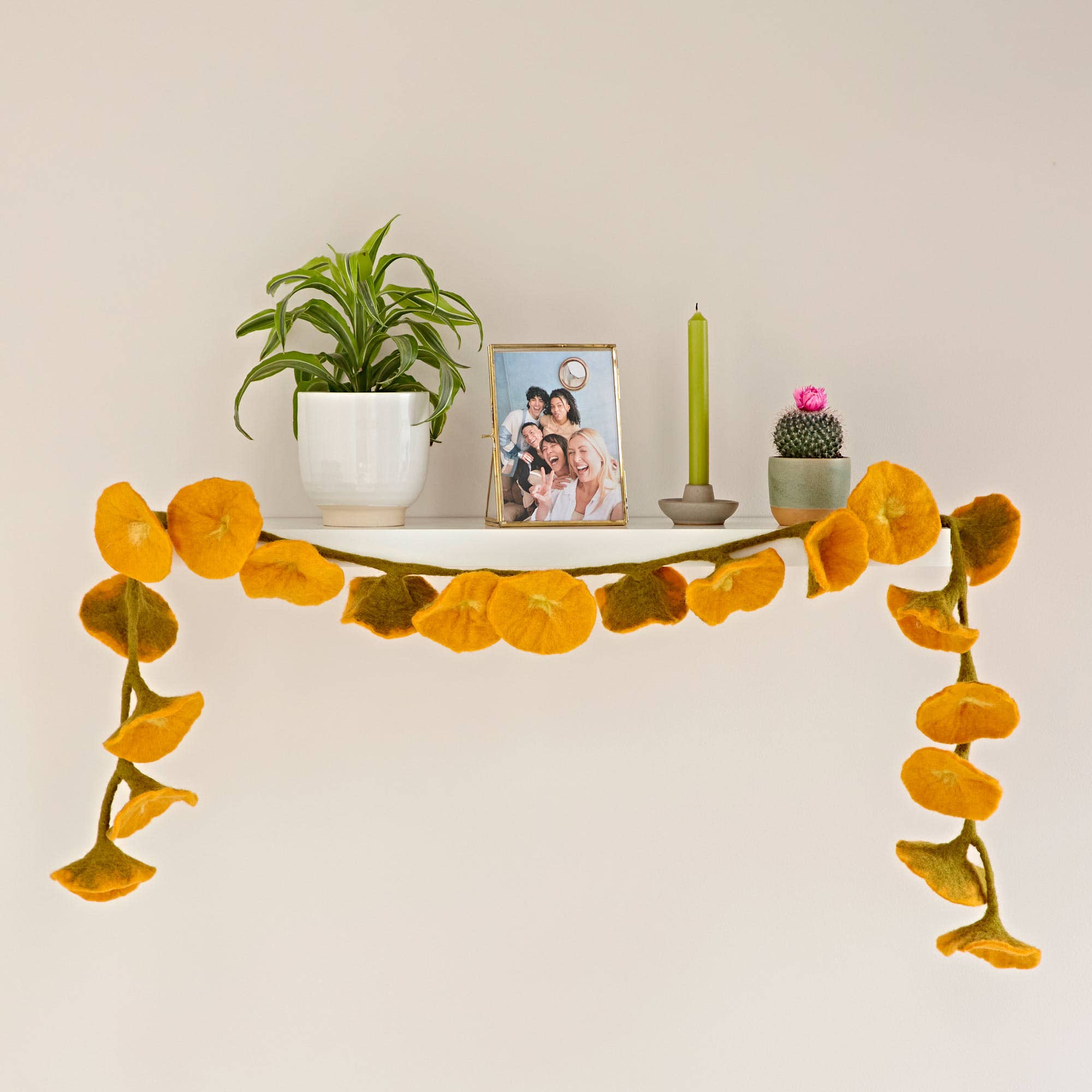 The Paper High Gift Company Limited - Vente Fanion/guirlande - Guirlandes de fleurs en feutre artisanales - fait main1