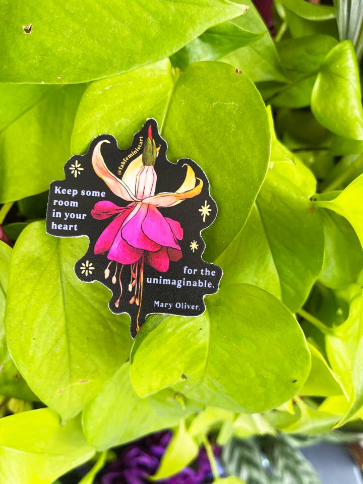 Houd wat ruimte in je hart, Mary Oliver: Feminist Sticker voor wholesale door Fabulously Feminist