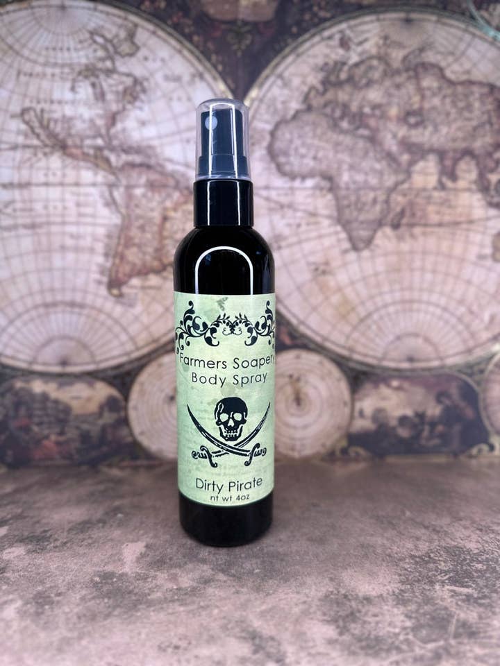 Spray parfumé pour le corps et les cheveux Dirty Pirate 4oz Bay Rum pour la vente par Farmers Soapery