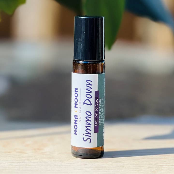 Simma Down Roller d'Huiles Essentielles – Soulagement Frais & Calme pour la vente par Mona Moon Naturals