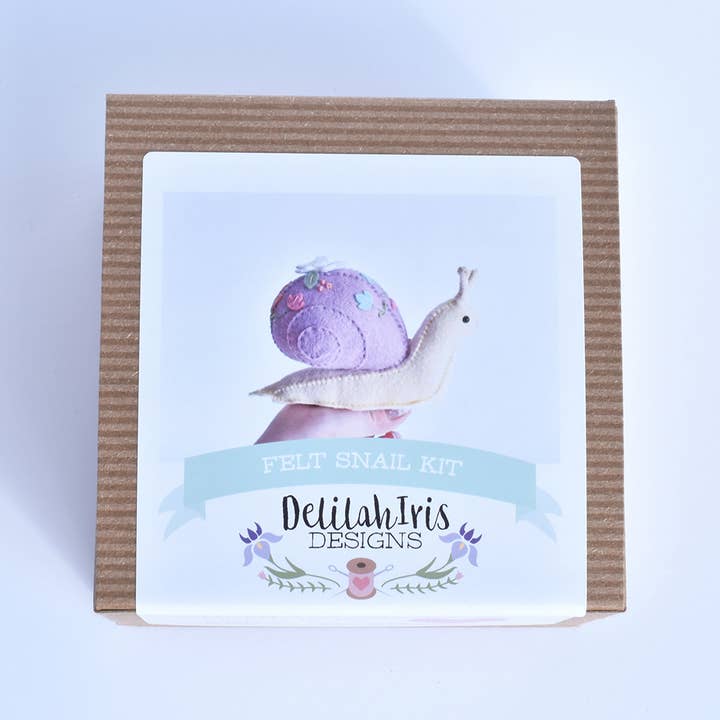 DelilahIris Designs - Vendita all'ingrosso Kit da cucito creativo - Kit da cucito fai da te con lumache ripiene, da giardino, regalo unico