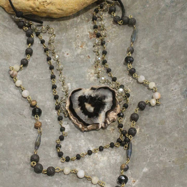 Collier Switch It Length à trois couches en pierres précieuses pour la vente par The Primitive Peddler, Inc.